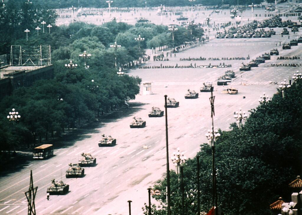 Tiananmen Uncropped